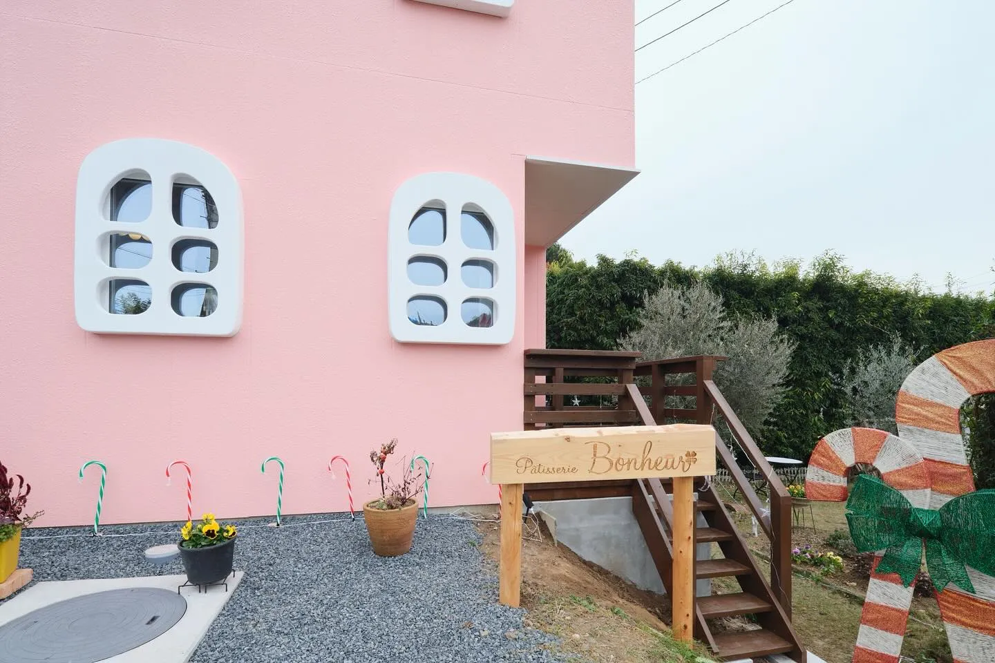 外観も可愛くて美味しそうなケーキ屋さん🍰