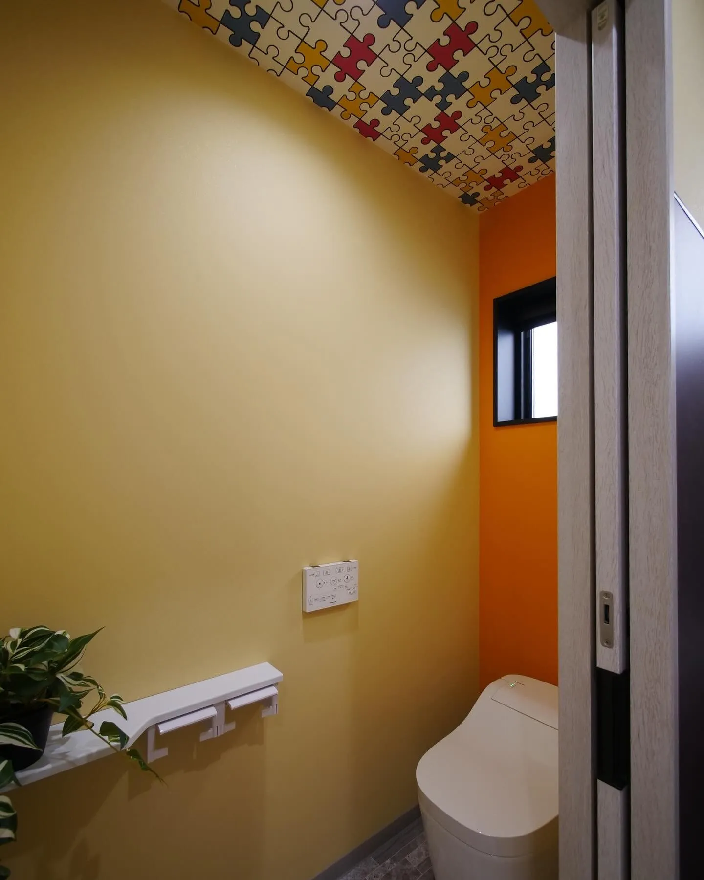 遊び心のある事務所のトイレ