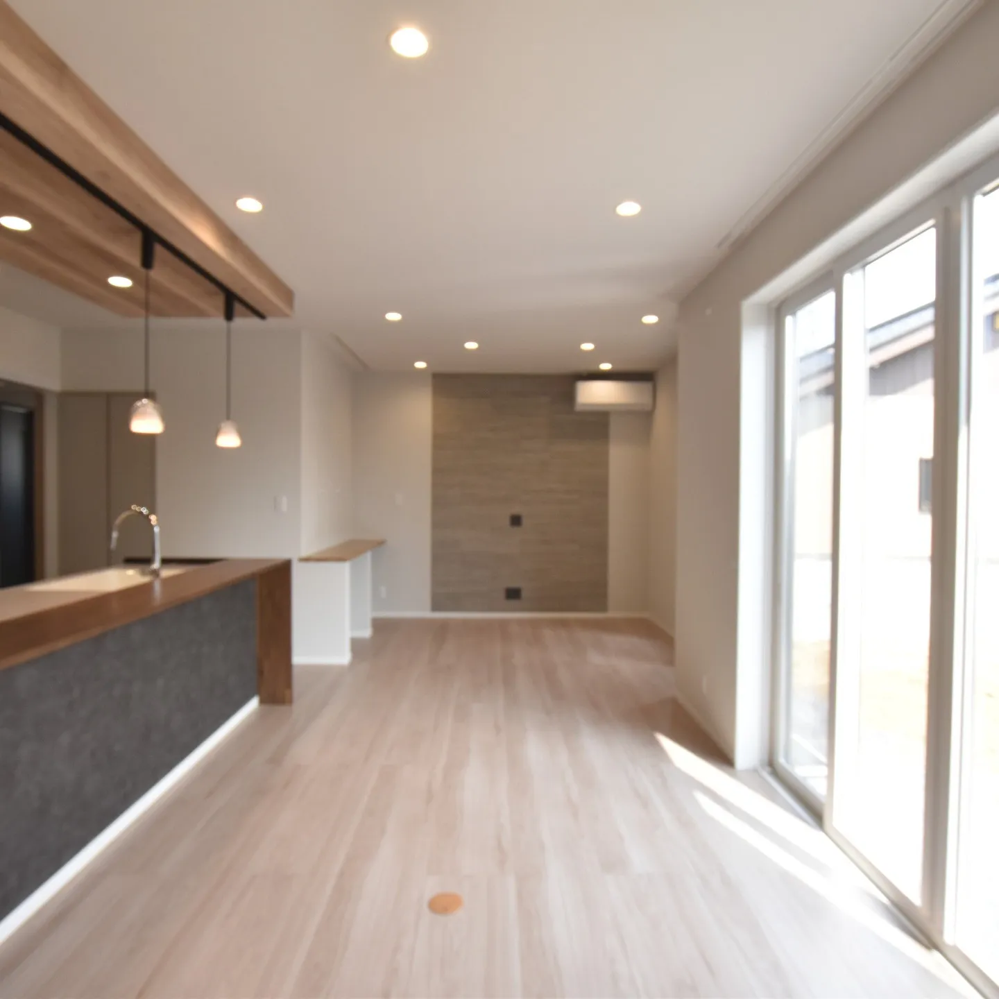 自然光がたっぷり入る明るいお家。