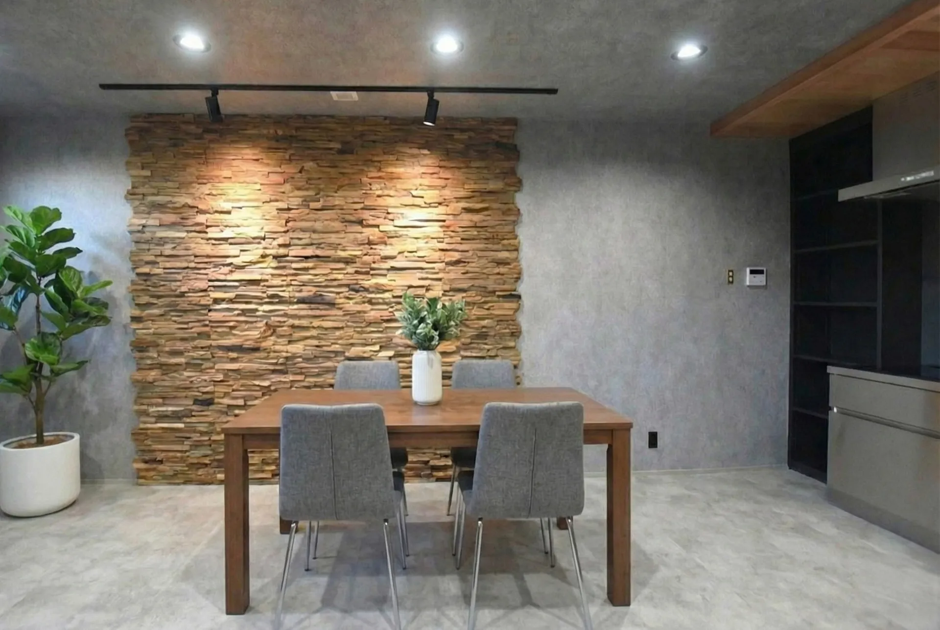 インダストリアルな空間のダイニングキッチン